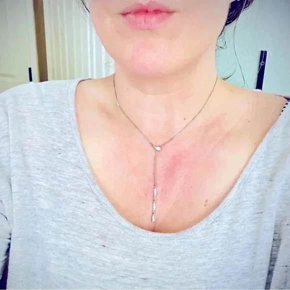 Jewelry - Silver tie collar necklace. Beautiful condition.  So elegant. Shiny.